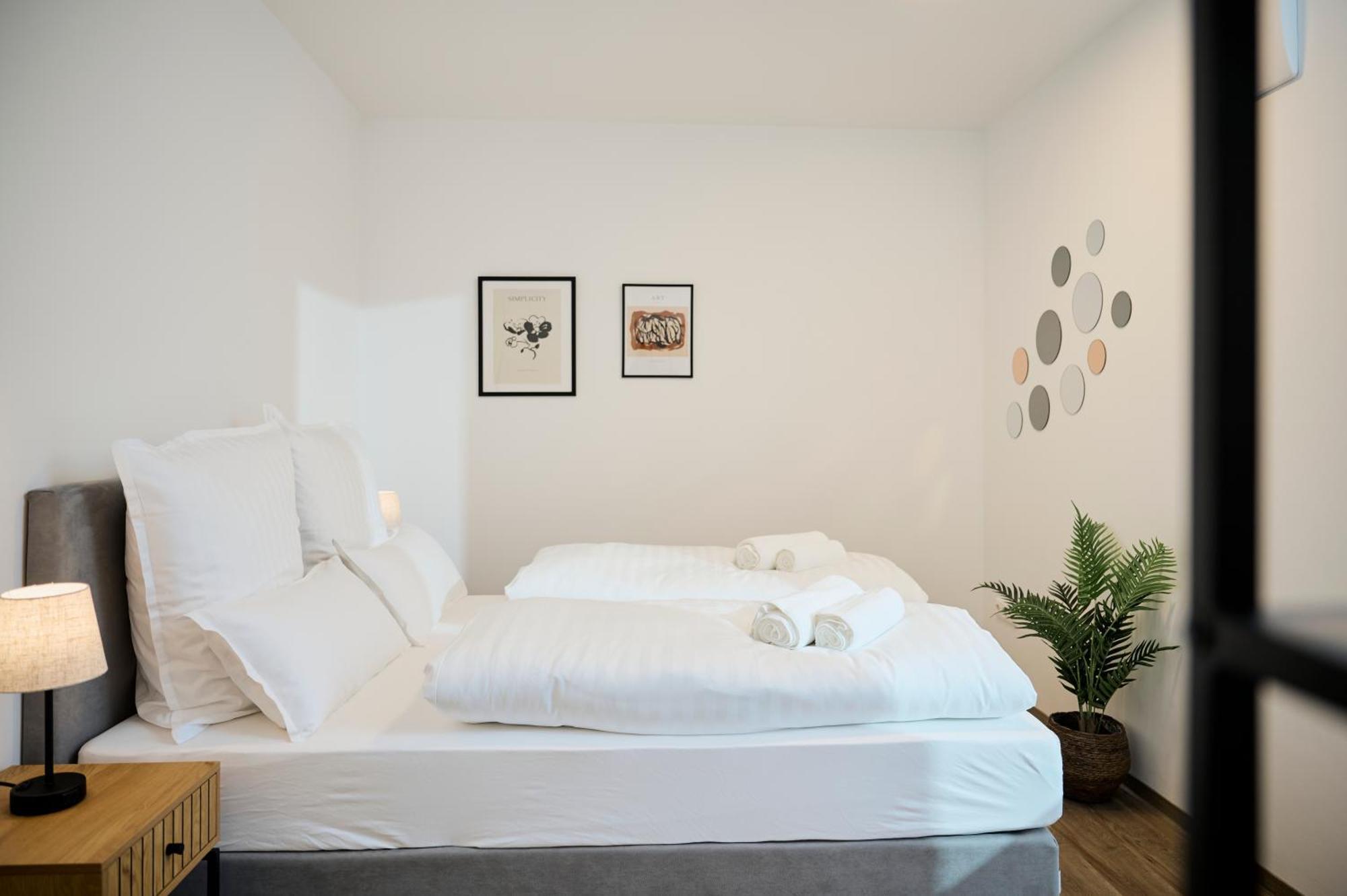 Moderne Apartments Mit Highspeed-Wlan Und Gratis-Tiefgarage Ihr Perfekter Rueckzugsort Nahe Dem Zentrum Und Der Therme I Barrierearm Μπαντ Κίσινγκεν Εξωτερικό φωτογραφία